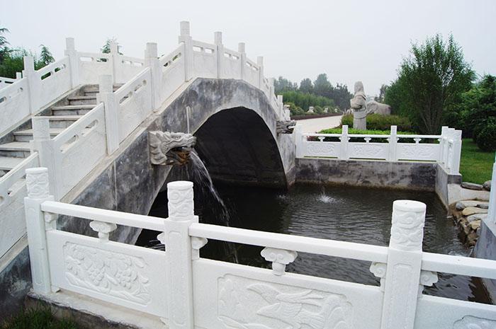 中原文化艺术陵园步云桥